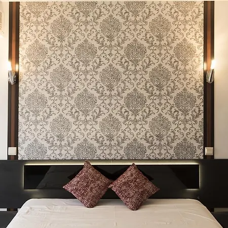 Suites Deluxe Guest house *