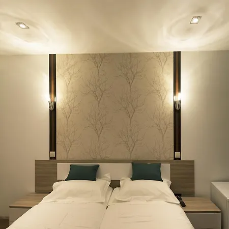 Suites Deluxe Guest house *